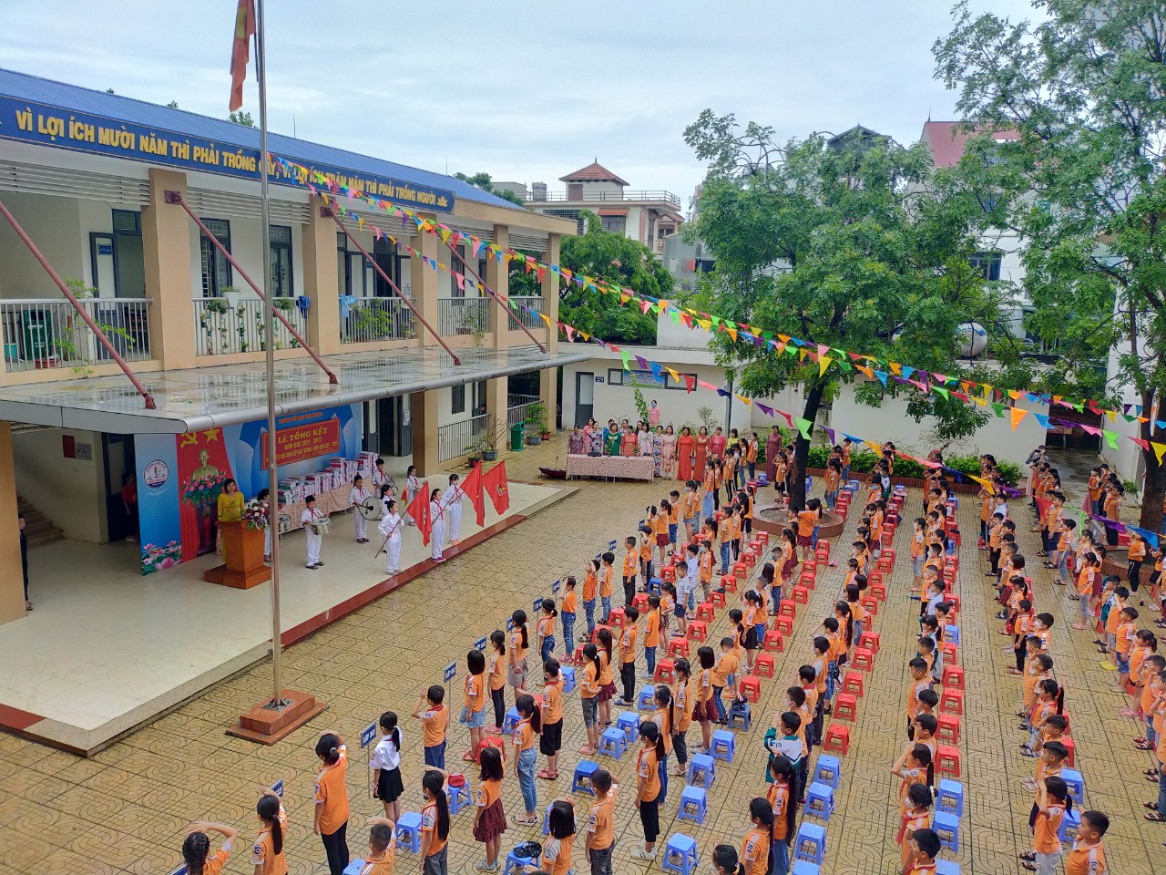 TRƯỜNG TIỂU HỌC BÌNH MINH B TỔ CHỨC LỄ TỔNG KẾT NĂM HỌC 2021-2022 VÀ CHIA TAY HỌC SINH LỚP 5 RA TRƯỜNG  (NIÊN KHÓA 2017-2022)