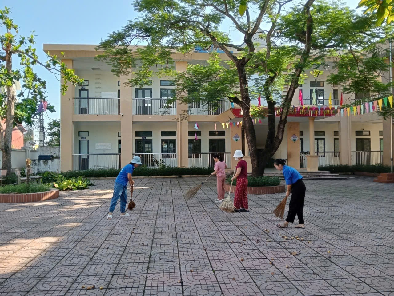 TRƯỜNG TIỂU HỌC BÌNH MINH B TỔNG DỌN VỆ SINH CHÀO MỪNG ĐẠI HỘI ĐẢNG CÁC CẤP